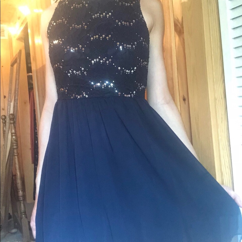 Dress - Picture 3 of 3